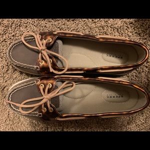 Womens leopard sperrys size 8.5